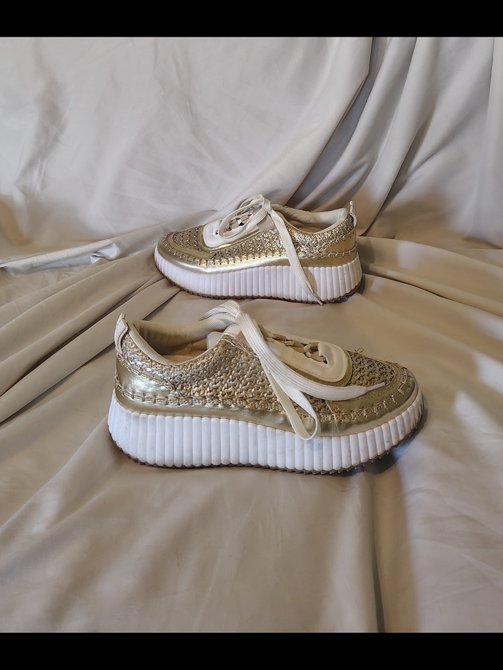 Ladies Size 7 Dolce Vita Dolen Inspired 90's Y2K Style Tending Metallic Sneakers